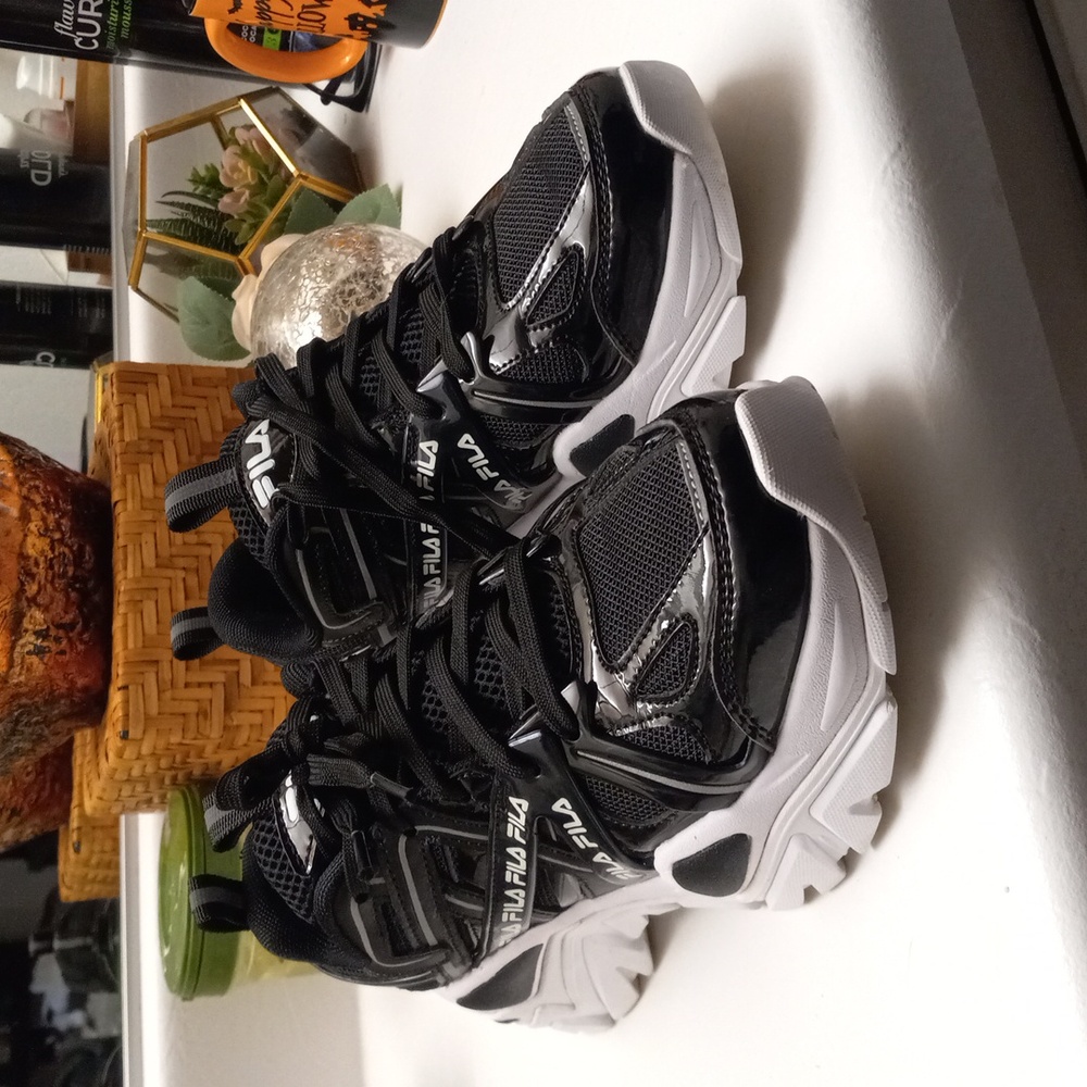 FILA interation 2 black/white size 7